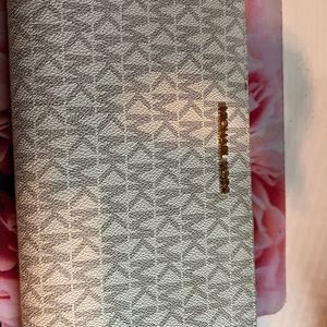 Michael kors. Like new. Beautiful condition